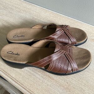 Womens Clark’s size 9 sandals! Great condition​​​​​​​​​​